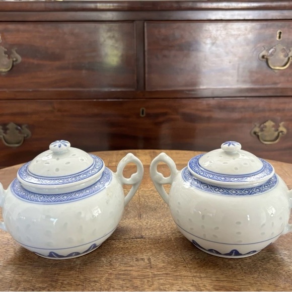 Vintage White & Blue chinoiserie Chinese rice eyes pair covered sugar bowls - Picture 4 of 4